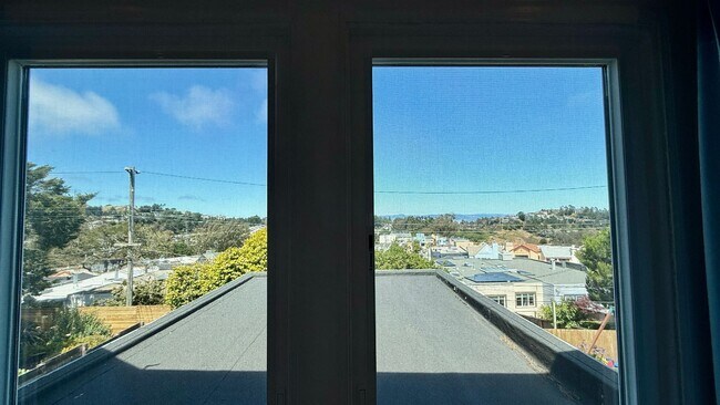 Building Photo - Updated 4BR/2BA Single Family Home in Cove...