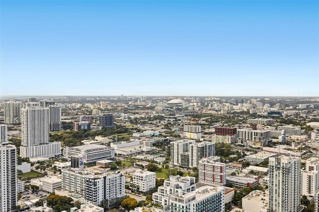 Building Photo - 700 NE 26th Terrace