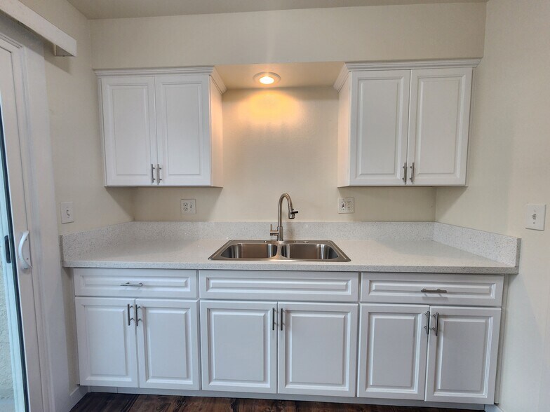 Kitchen - 431 S Simpson Ave