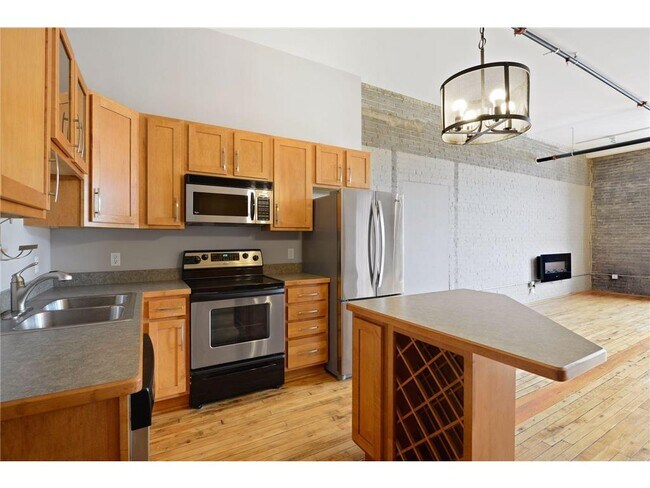 Building Photo - 523 Jackson St