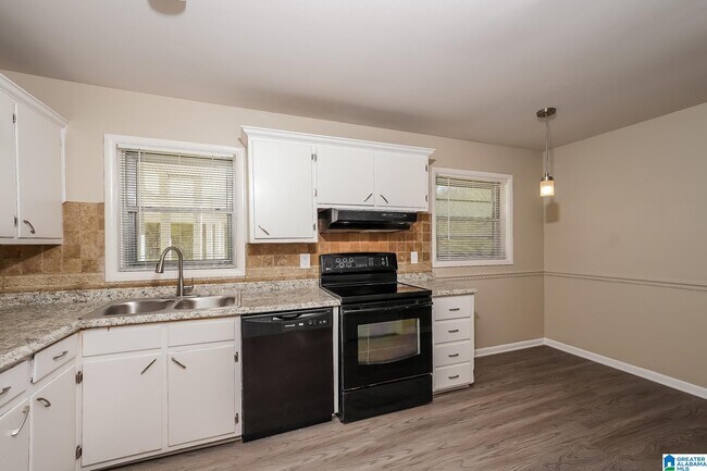 Building Photo - 9765 Virginianna Dr