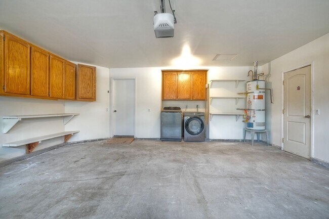 Building Photo - 3750 Via Del Rancho