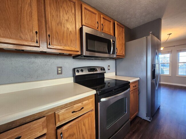 Building Photo - Beautiful 2-Story Home in Northmont School District