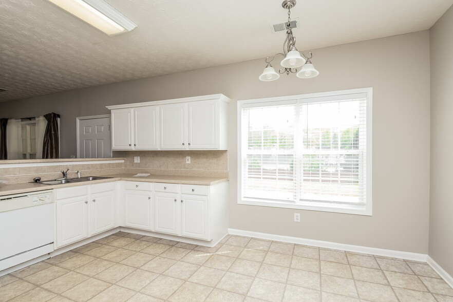 Building Photo - 2508 Santa Clara Ct SE