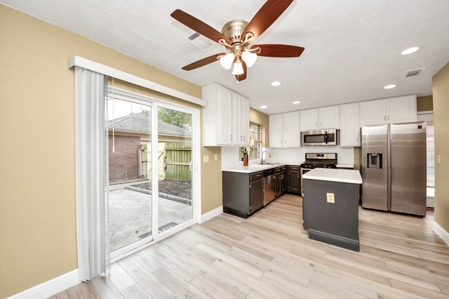 Building Photo - 1111 Cascade Creek Dr