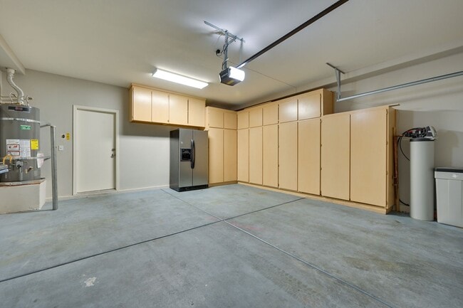 Building Photo - NW!!! 4 bedrooms!!! Pool and Spa!!! All ti...