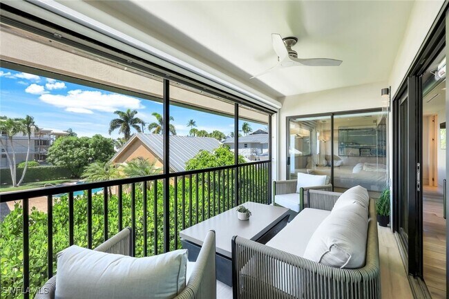 Building Photo - 295 5th Ave S