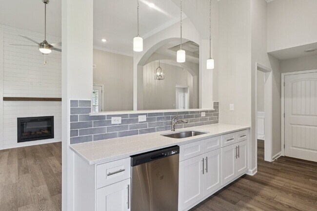 Building Photo - 383 Kingland Ln