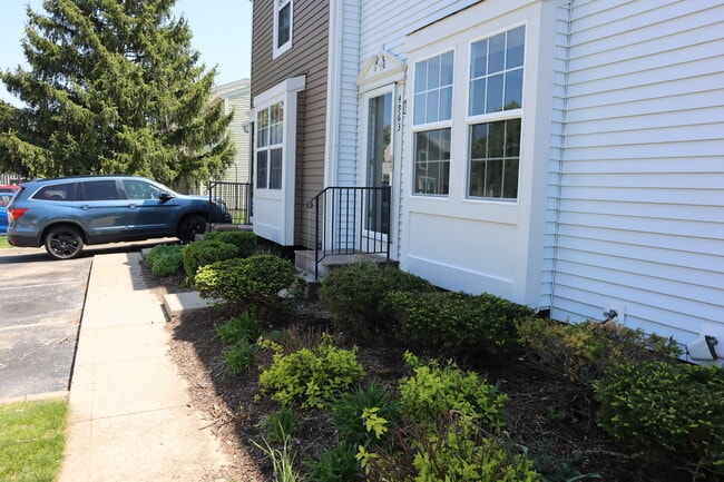 Building Photo - 4963 Singleton Dr