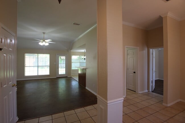 Building Photo - Almost Ready! 3 Bedroom 2 Bath in Whitehouse ISD!