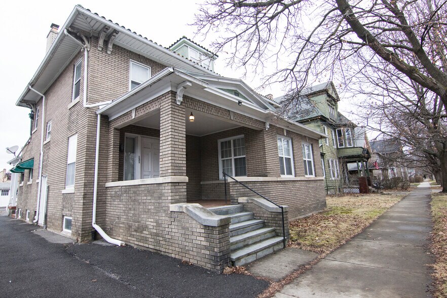 Primary Photo - 131 Hawley St