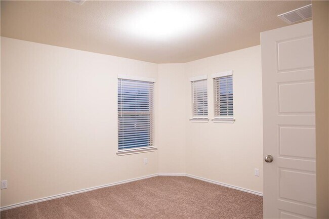 Building Photo - 3651 Sandy Brook Dr