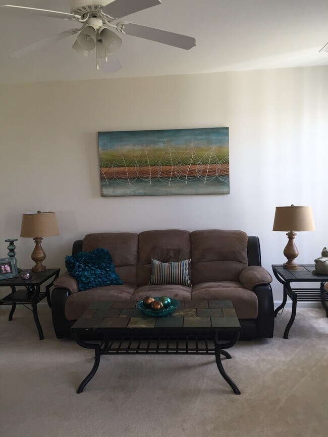 Building Photo - 3 Bedroom, 2.5 Bath Home in Bonnie Vista Community