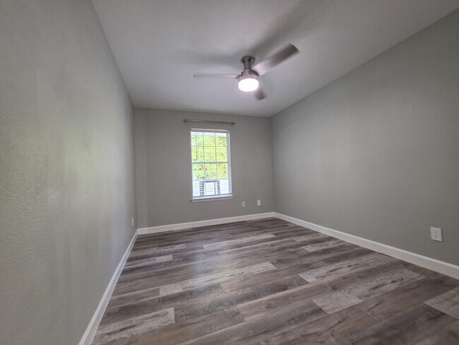 Building Photo - 1682 Village Pkwy