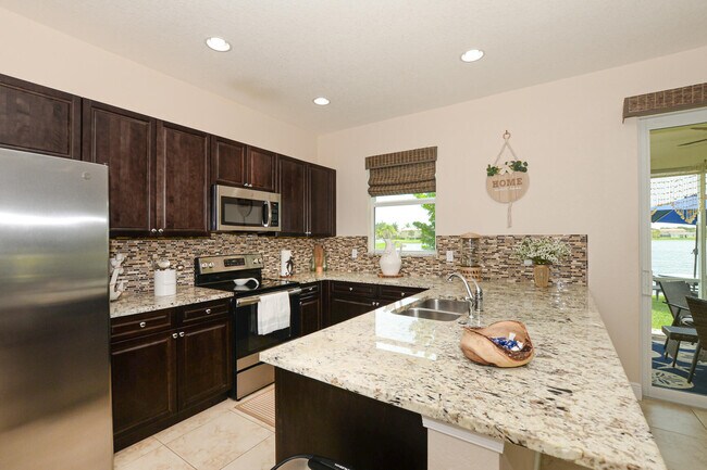 Building Photo - 713 NW Leonardo Cir