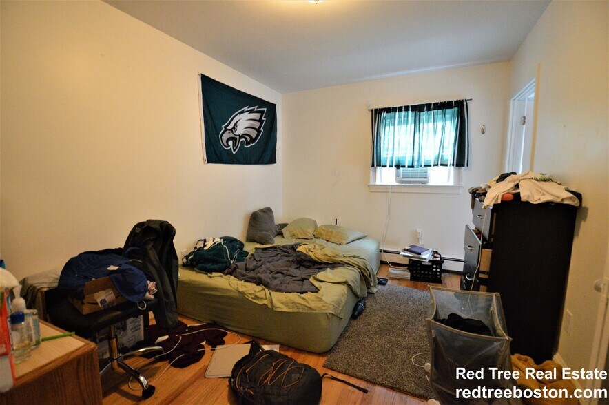 Building Photo - 74 Manet Rd