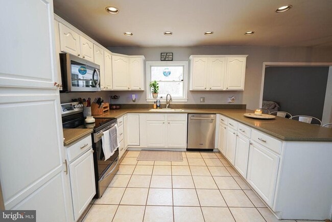 Building Photo - 3727 Village Trail