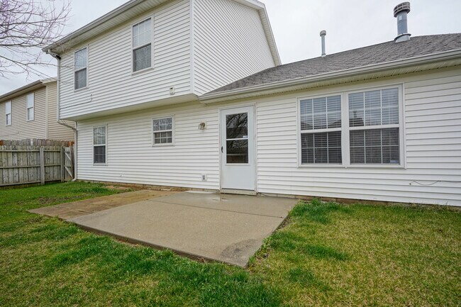 Building Photo - 14931 Silver Thorne Way