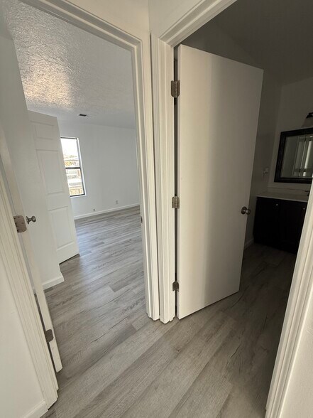 Building Photo - 329 Geraldine Rd SE