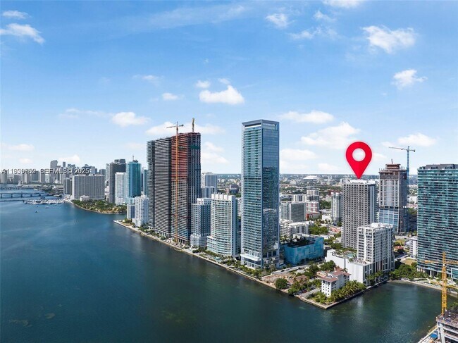 Building Photo - 600 NE 27th St