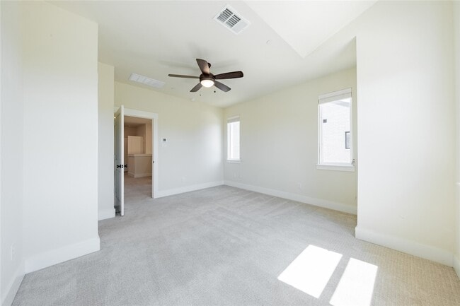 Building Photo - 813 Emerling Dr