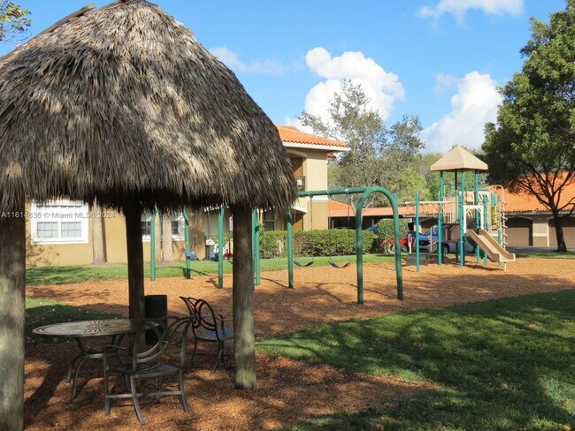 Building Photo - 140 SW 117th Ave