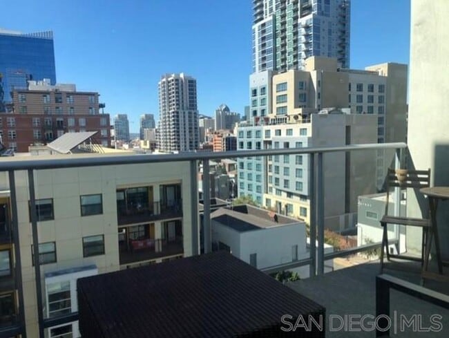 Building Photo - Beautiful East Village Top Floor Loft