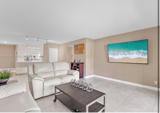 Building Photo - 8511 Old Country Manor