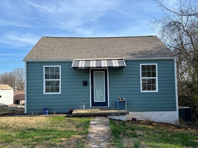 Building Photo - 1514 Lawson Ave