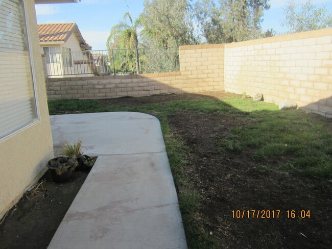 Building Photo - CANYON CREST GORGEOUS SINGLE STORY