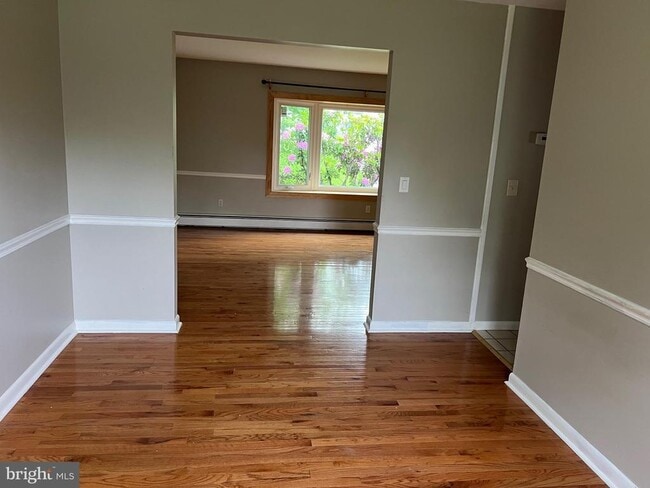 Building Photo - 7711 Farmdale Ave