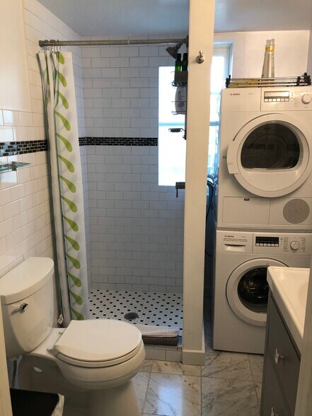 Building Photo - 105 Chestnut St