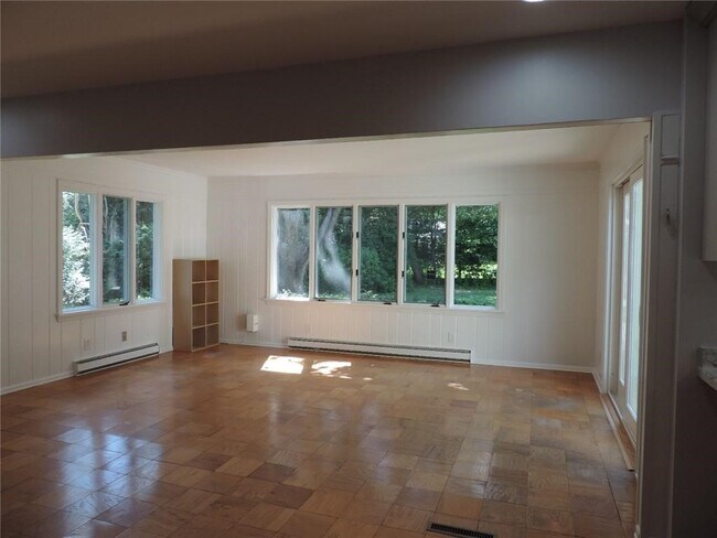 Building Photo - 3765 East Ave