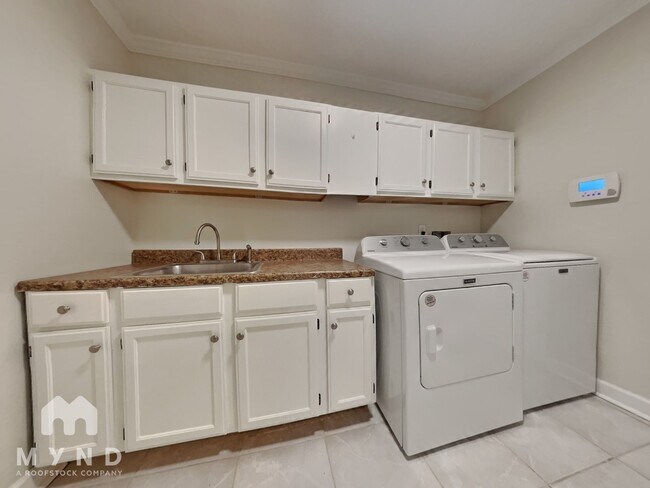 Building Photo - 4003 Highknoll Ln