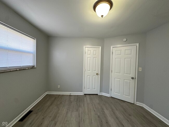 Building Photo - 3236 S Temple Ave