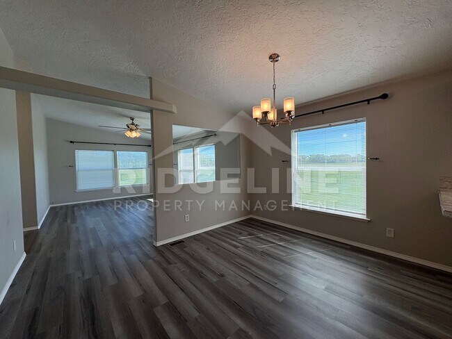 Building Photo - 582 N 4200 E