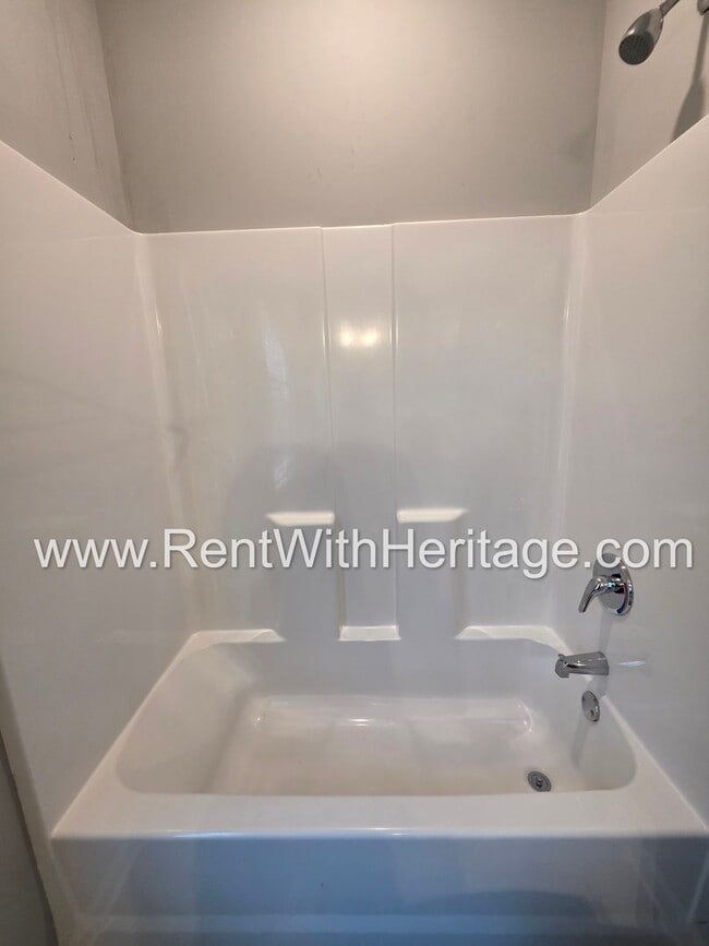 Building Photo - Awesome Ranch / Popular Carrollton Schools/ Near Adamson Square