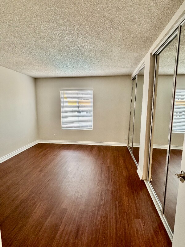 Building Photo - 17440 Burbank Blvd