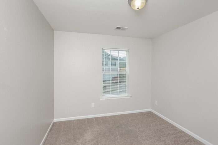 Building Photo - 559 Teaberry Dr
