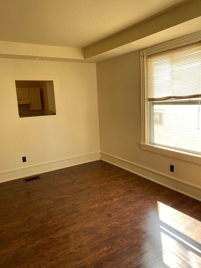 Building Photo - 645 Cullum St