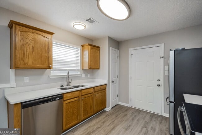 Building Photo - 5862 Amerson Ln