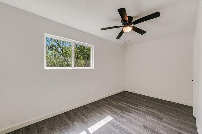 Building Photo - 6913 Shannon Dr