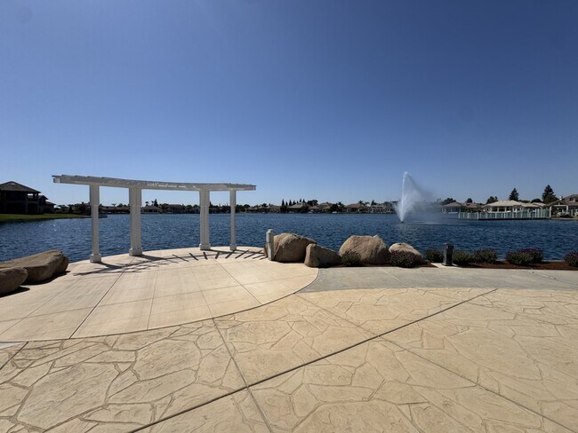 Building Photo - 10556 E Greenbury Way