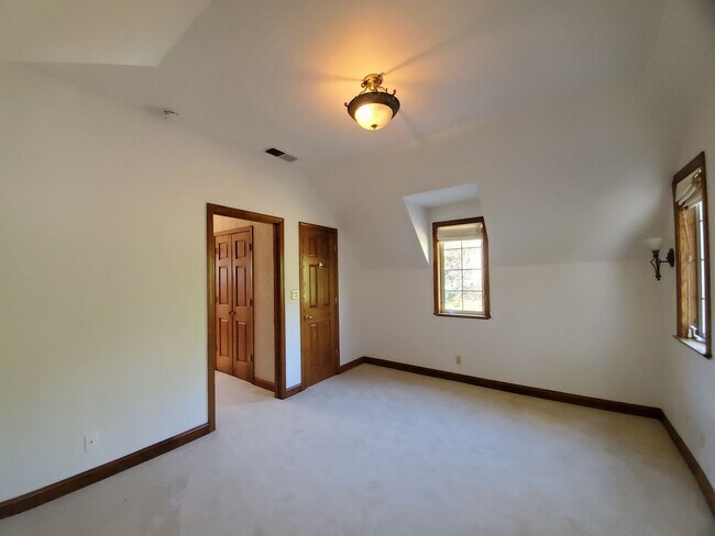 Building Photo - Elegant Woodside Tudor Home