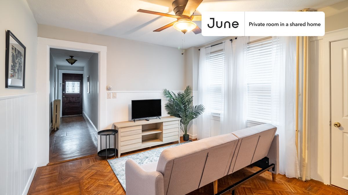 Building Photo - Room in Shared 3 bed/1 bath home