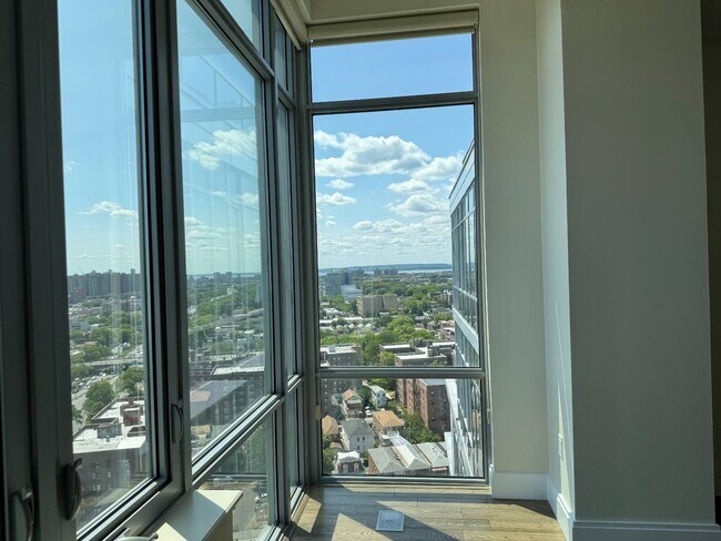 Building Photo - 1524 Sheepshead Bay Rd