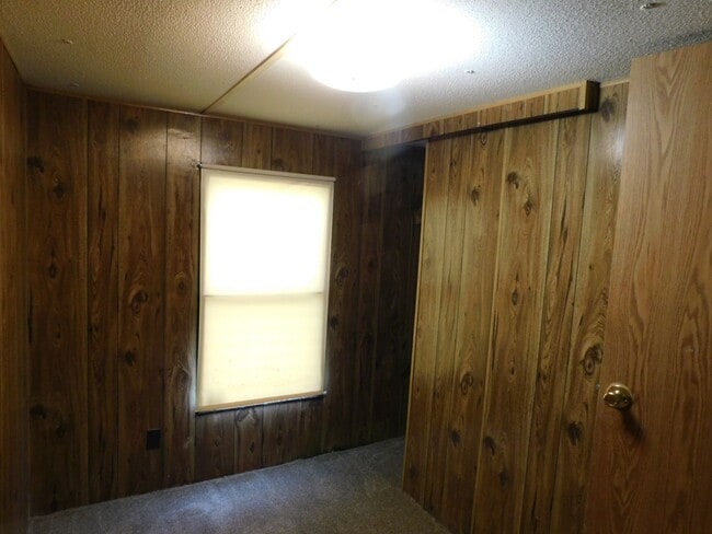 Building Photo - 358 White Oak Dr
