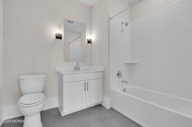 Building Photo - 218 3rd Ave