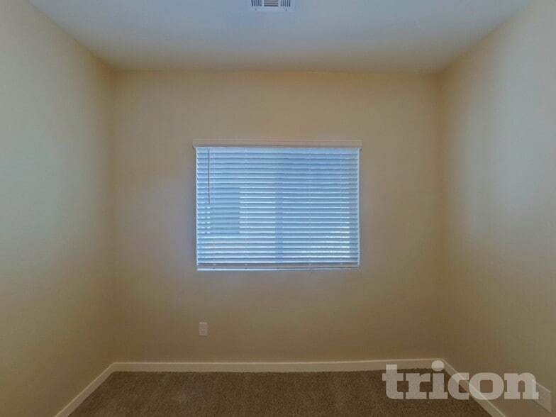 Building Photo - 1330 N Parkcrest