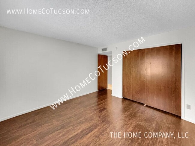 Building Photo - 8540 N Calle Tioga